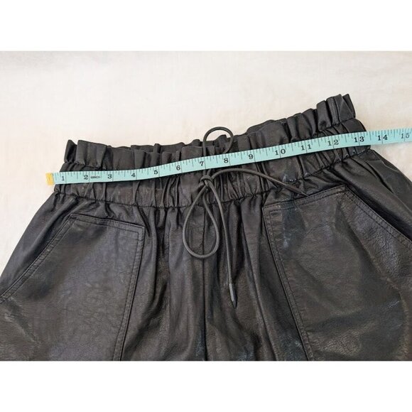 SChhjzpj women's size medium faux leather shorts elastic waist, 2" inseam C6 - Picture 7 of 9